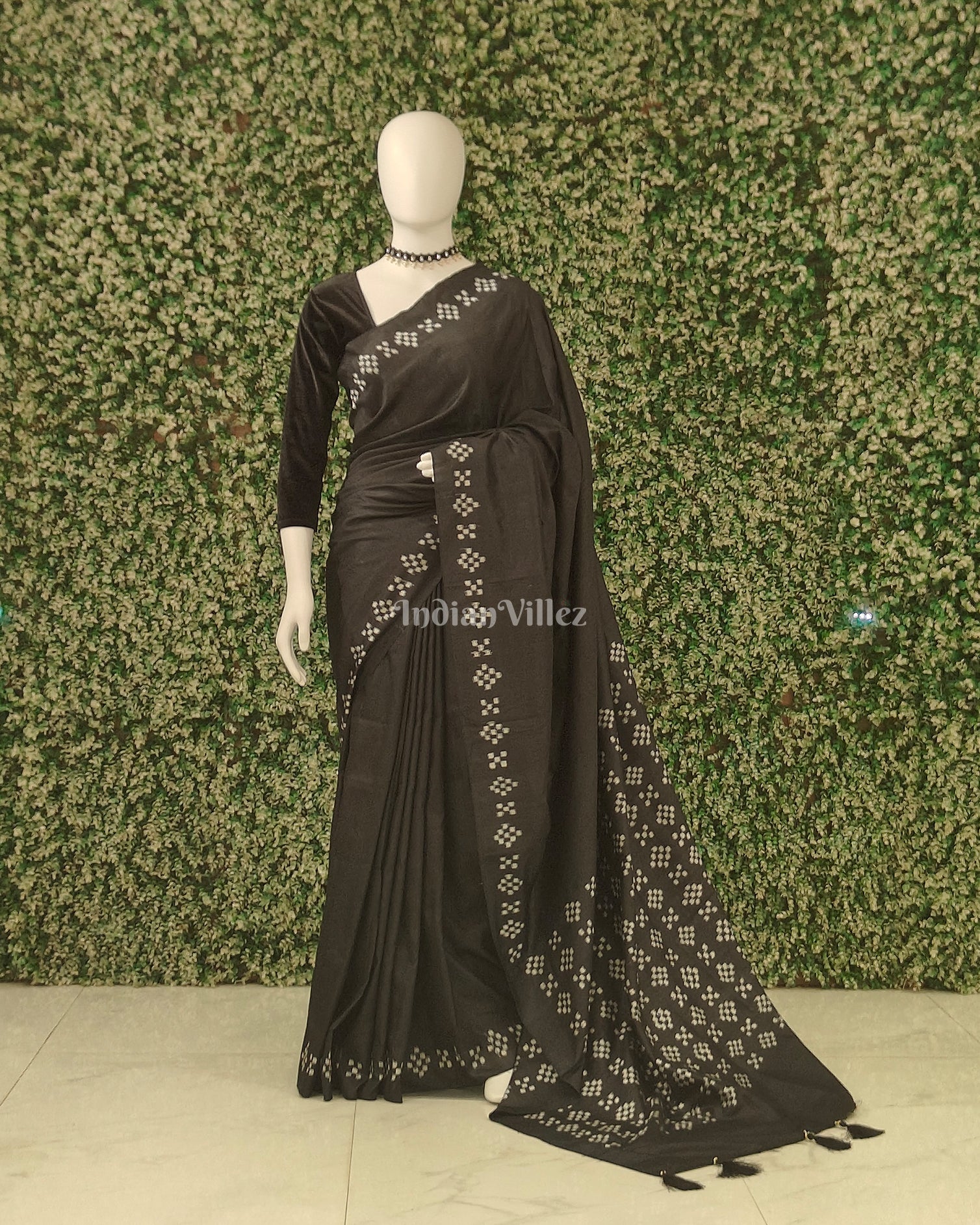 Black Odisha Ikat Pasapali Contemporary Silk Saree