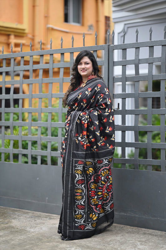Black White Floral Design Pochampally Ikat Handloom Silk Saree