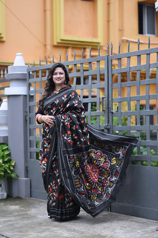 Black White Floral Design Pochampally Ikat Handloom Silk Saree