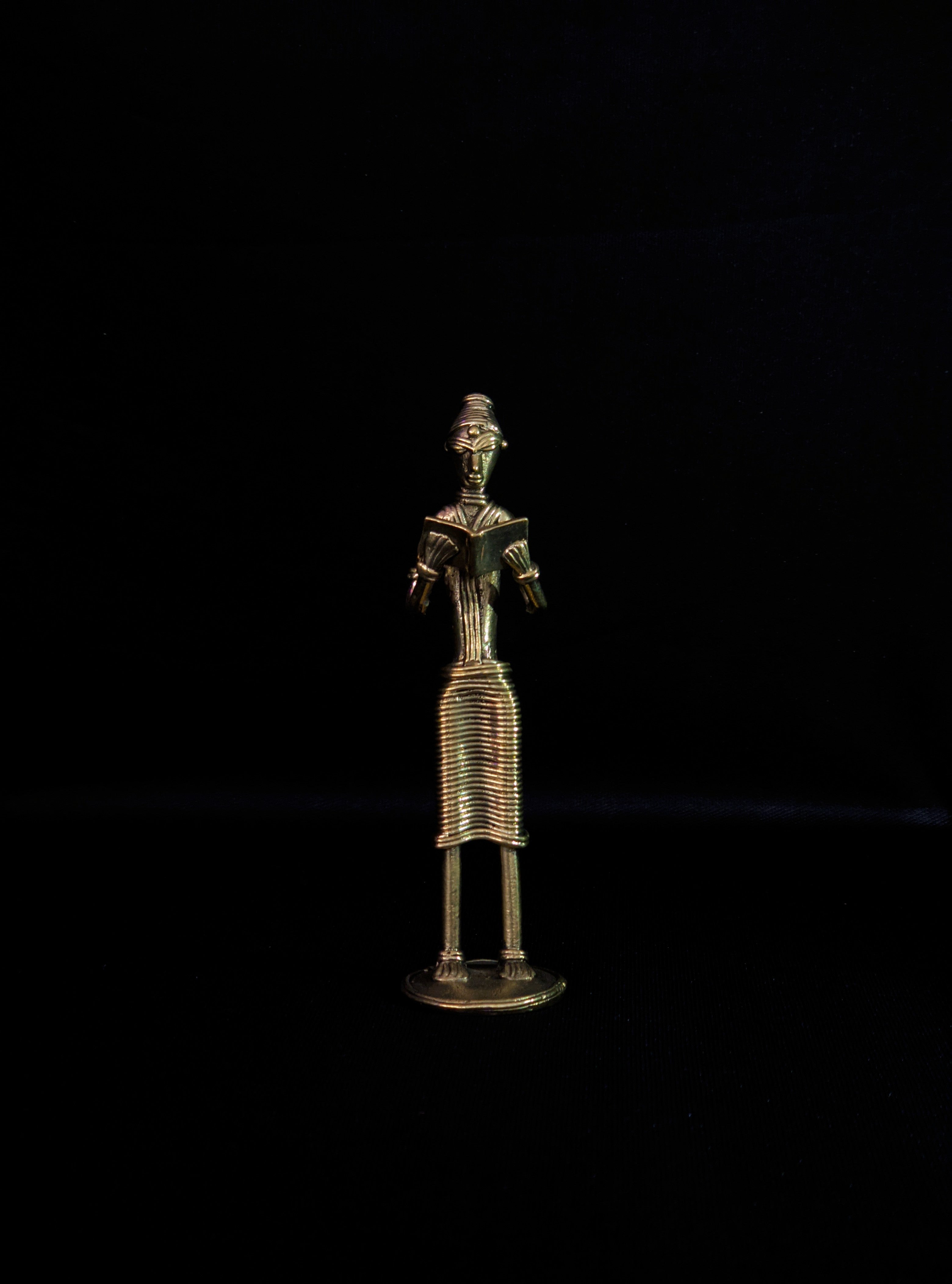 Dhokra - Standing reading