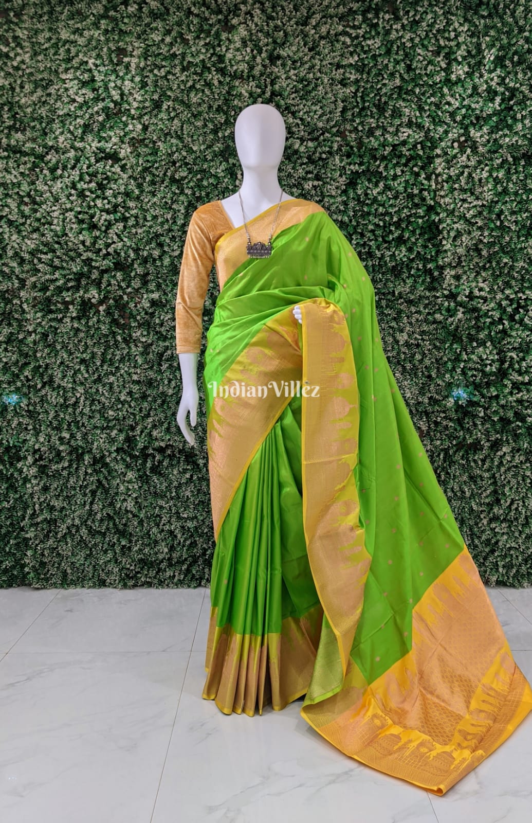 Exclusive Green Banarasi Handloom Saree Inspired by Big Ben, London & United States Capitol, Washington DC