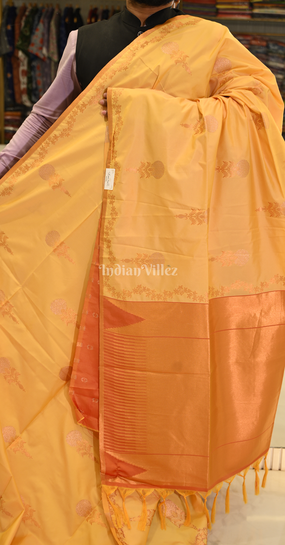 Cream Two Tone Weaving Silk Saree With Zari Work
