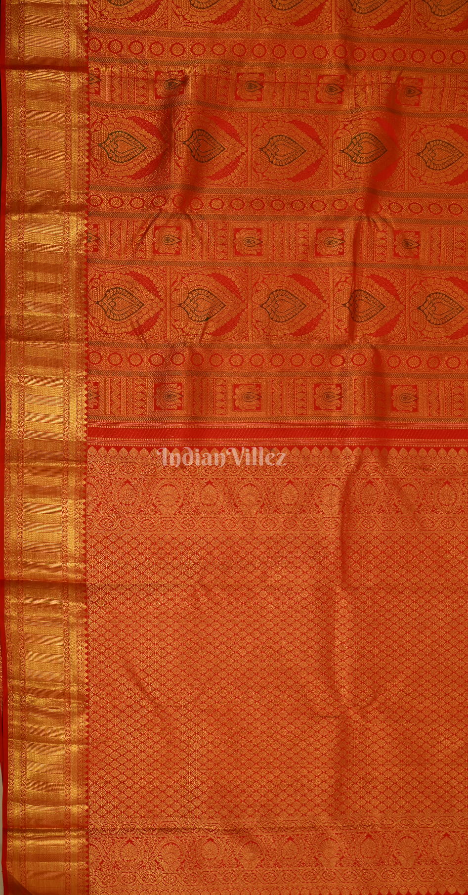Title
Exclusive Orange Red Lotus Motif Brocade Pure Kanjivaram Silk Saree 
