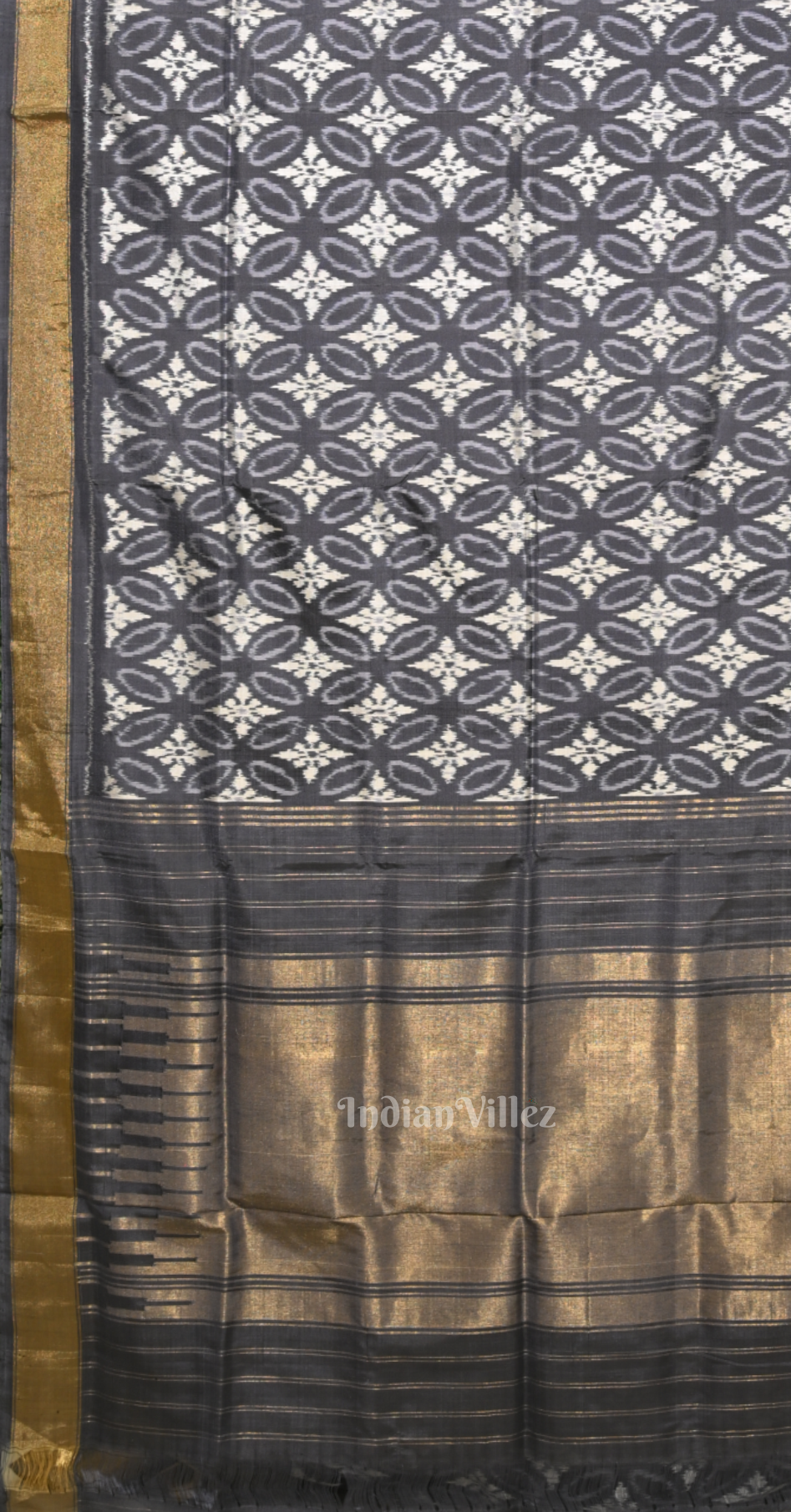 Grey Black Pochampally Ikat Silk Saree 