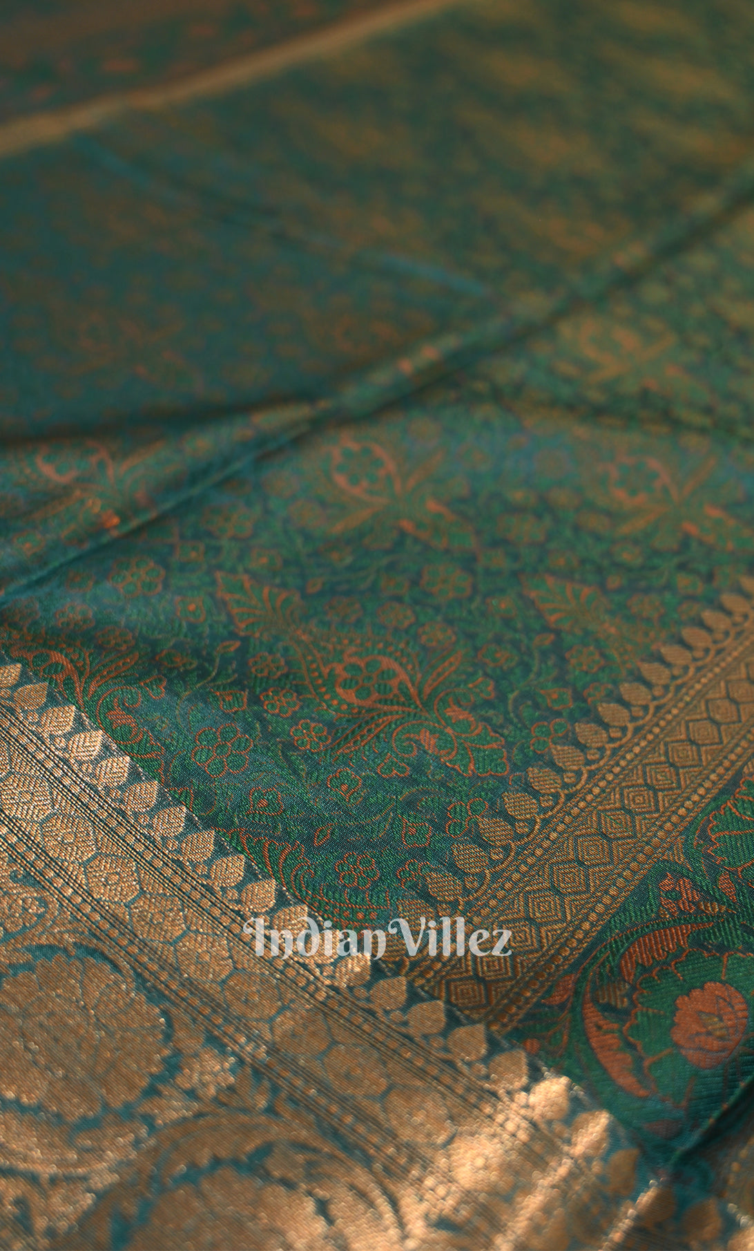 Green Dual Tone Tanchoi Silk Banrasi Saree 