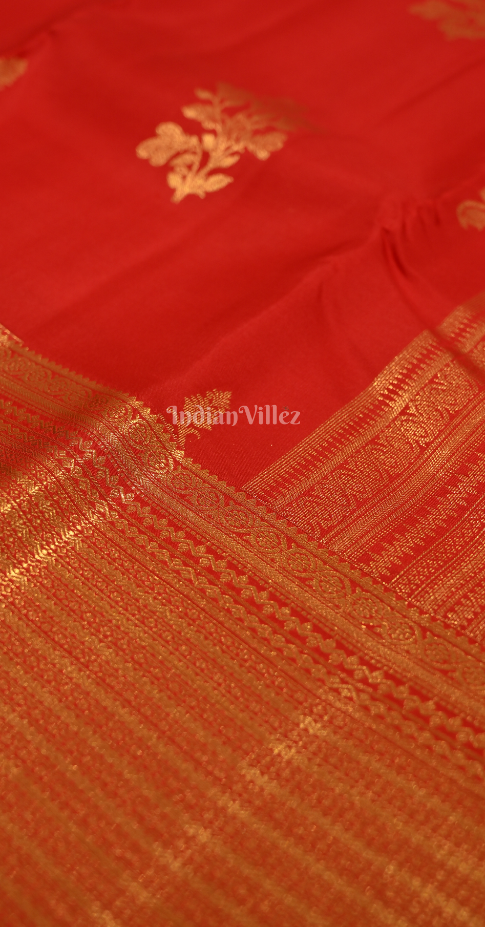 Exclusive Red Butta Brocade Pure Kanjivaram Silk Saree 