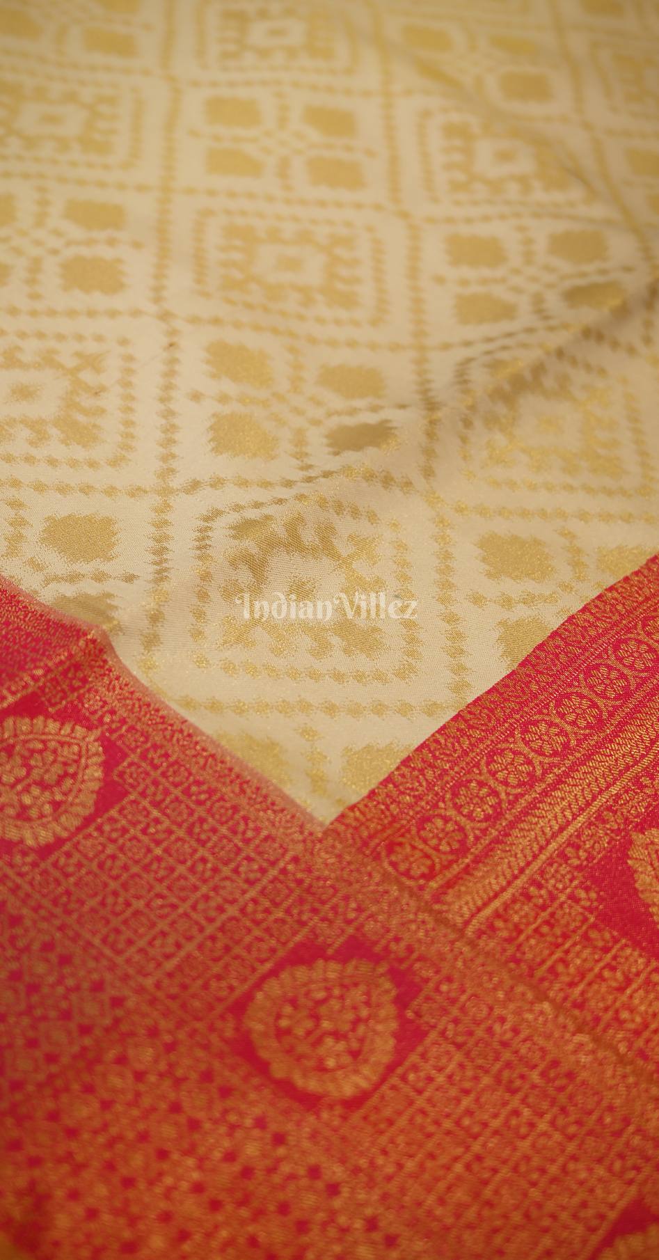 Off white Pink Pure Zari Base Chaap Hand Woven Kanjivaram Silk Saree