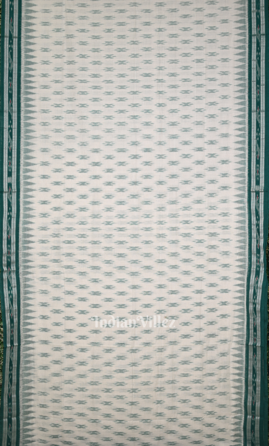 Off White Green Damru Pasapali Odisha Ikat Maniabandha Cotton Saree 