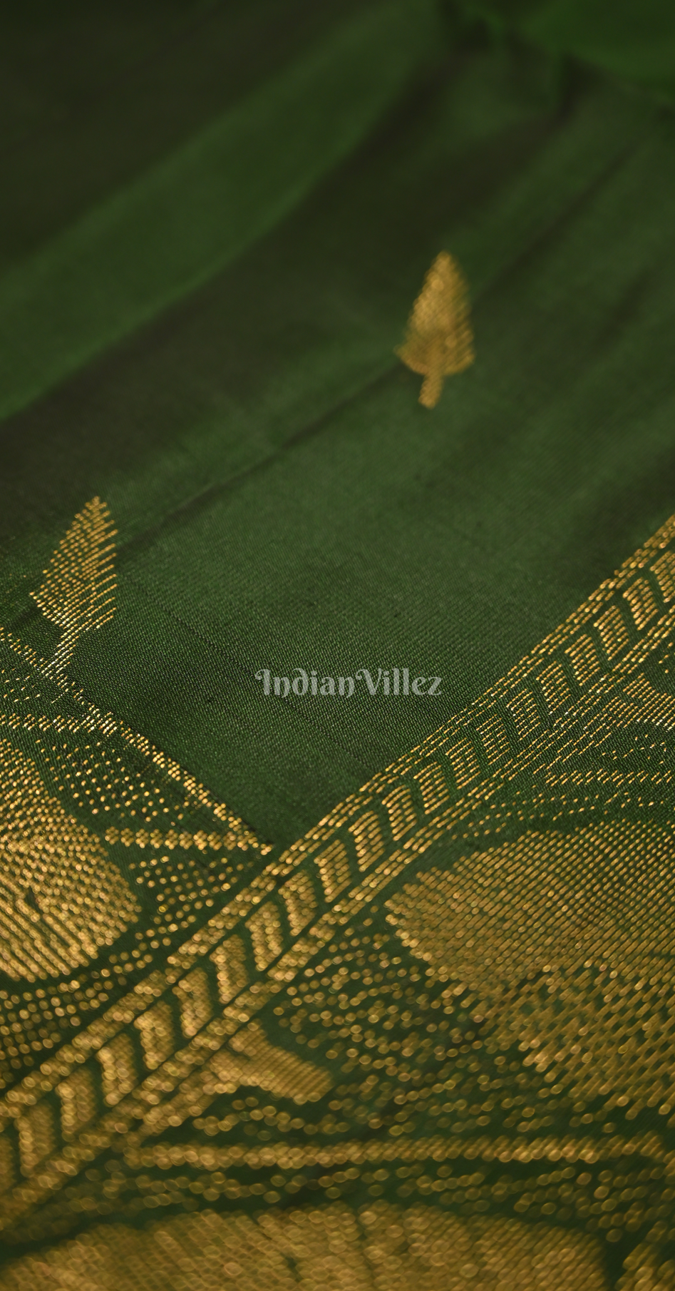 Bottle Green Zari Leaf Motif Pure Kanjivaram Soft Silk Saree