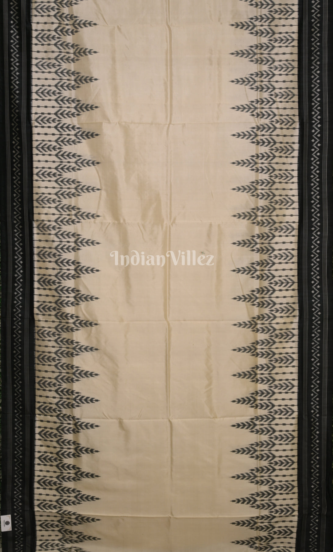 Metallic Cream Black Pochampally Ikat Silk Saree 