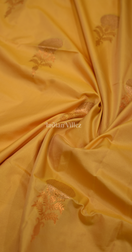 Cream Two Tone Weaving Silk Saree With Zari Work