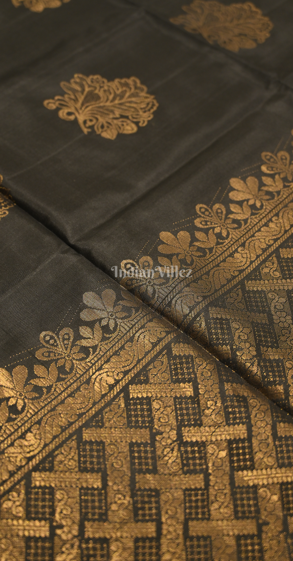 Black Golden Floral Pure Kanjivaram Soft Silk Saree