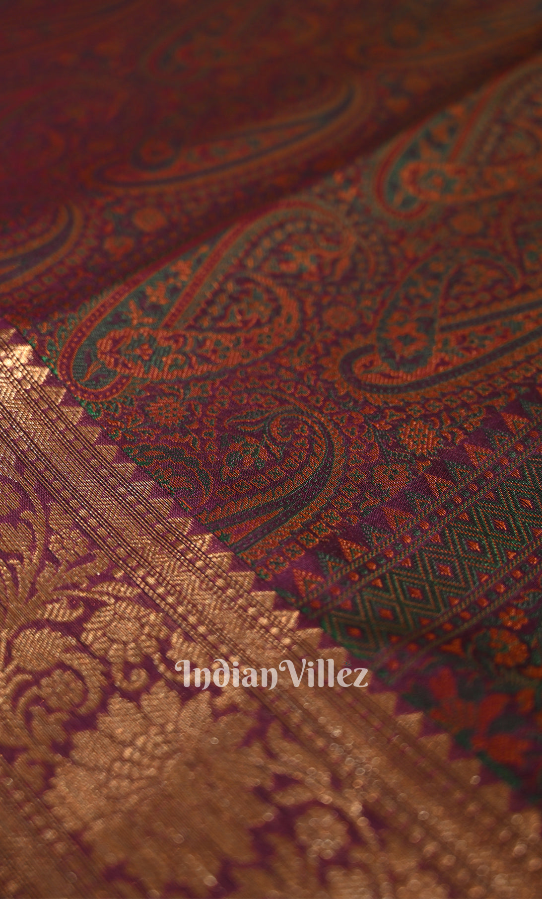 Maroon Dual Tone Tanchoi Silk Banrasi Saree