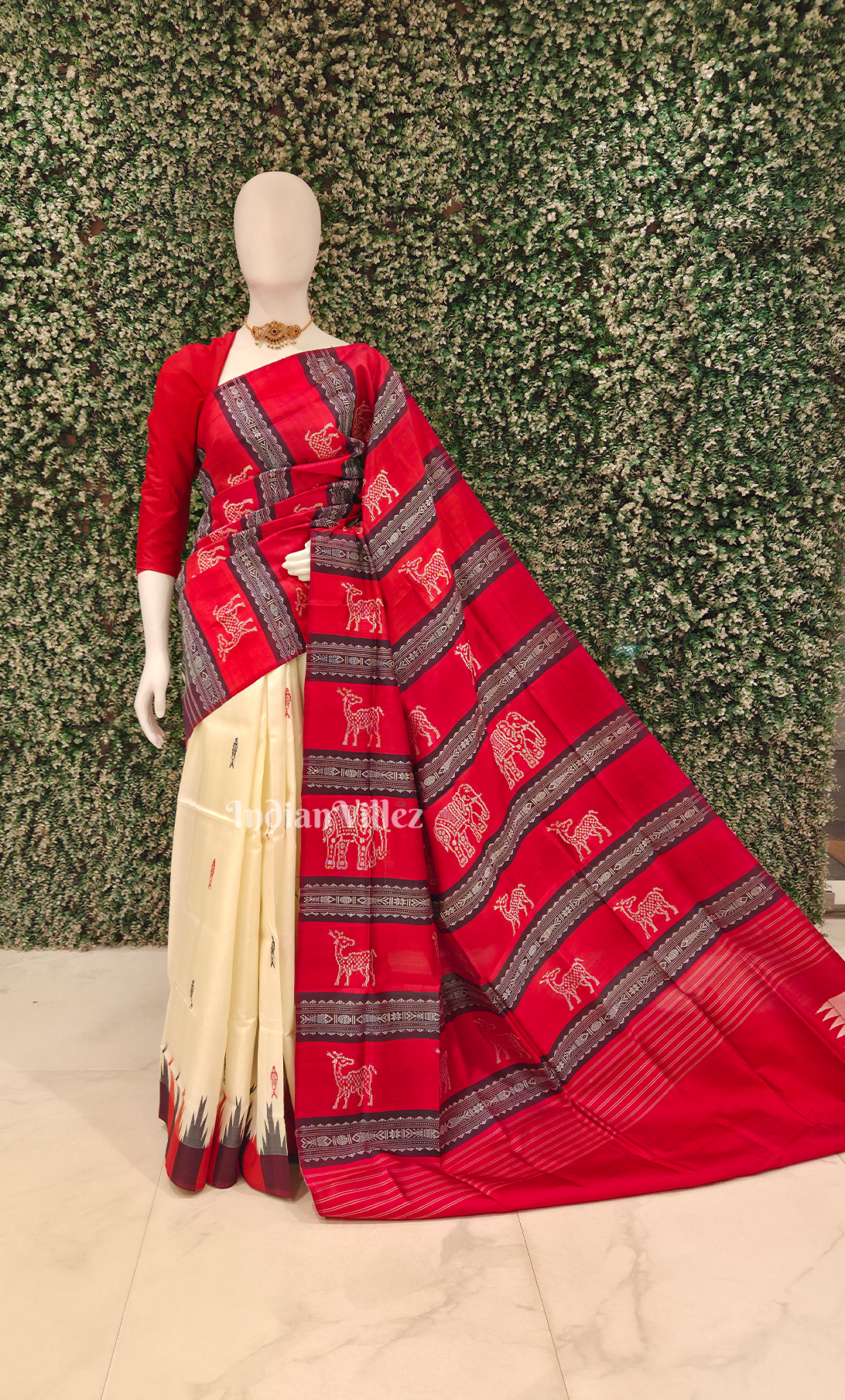 White Red Black Fish Motif Double Pallu Berhampuri Silk Saree
