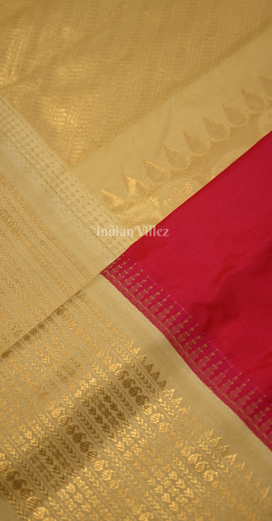 Cream Red Butti Design Pure Gadwal Silk Saree