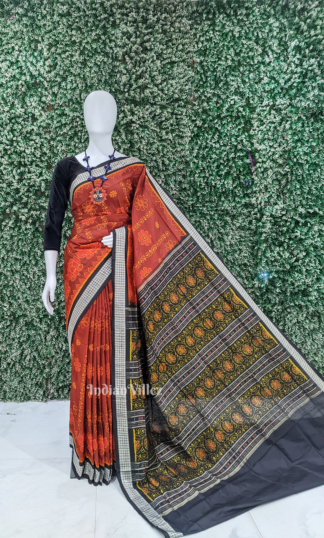 Maroon Red Black Lotus Motif Odisha Ikat Sambalpuri Silk Saree