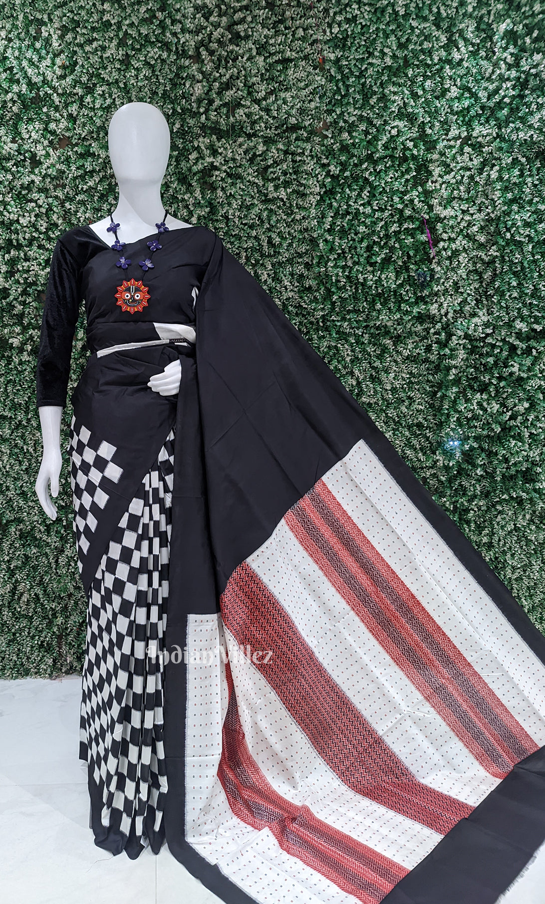 White Black Pasapali Odisha Ikat Contemporary Designer Silk Saree