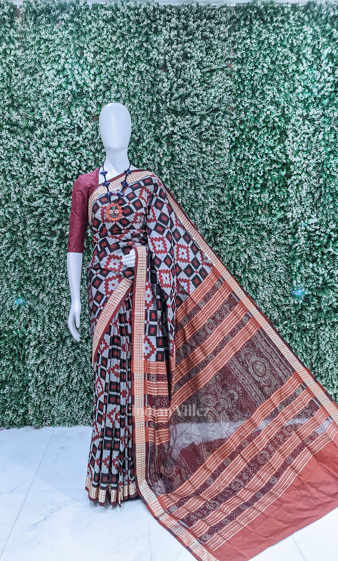 White Red Pasapali Odisha Ikat Sambalpuri Silk Saree