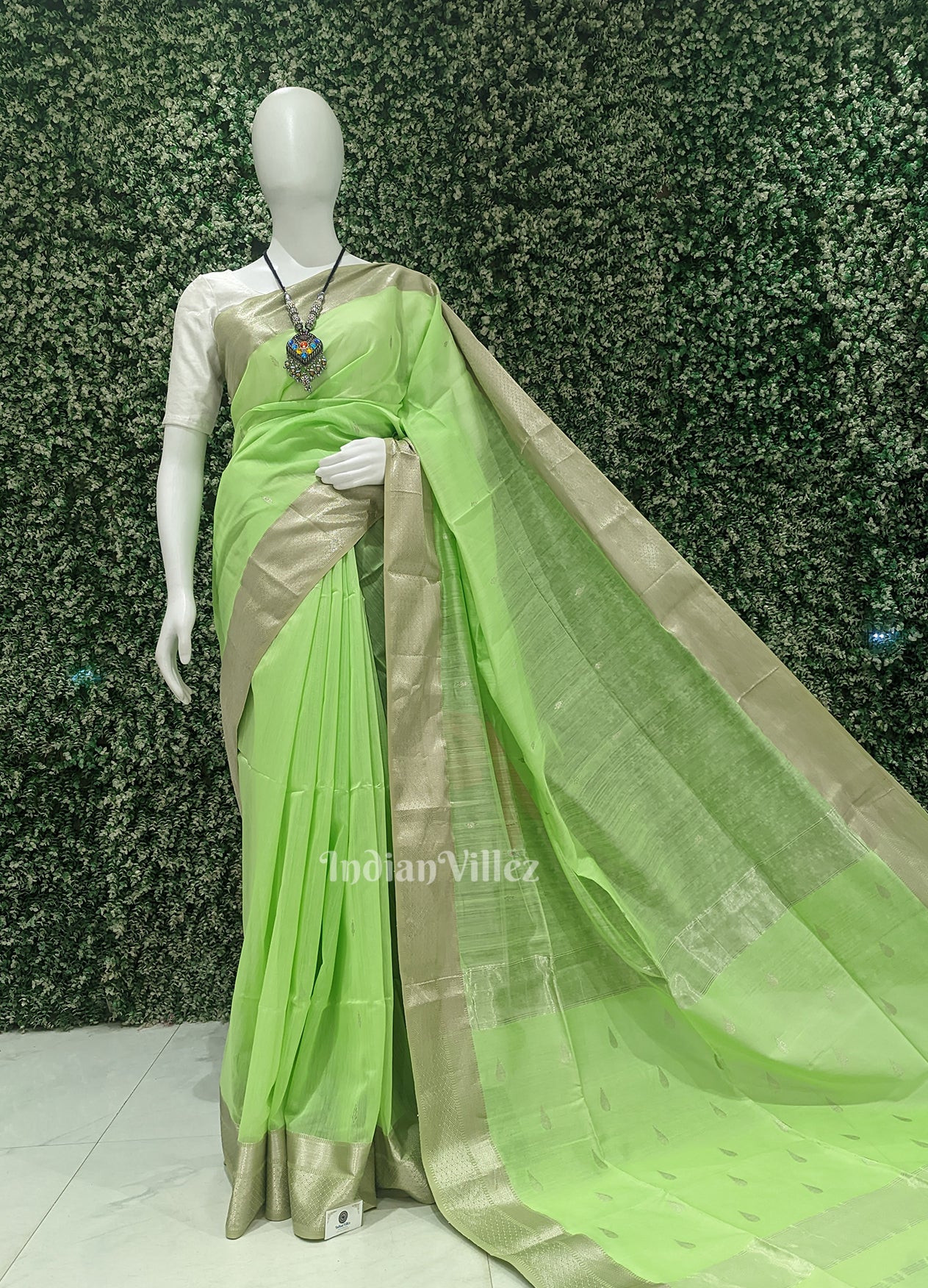Parrot Green Pure Silk Cotton Maheswari Saree