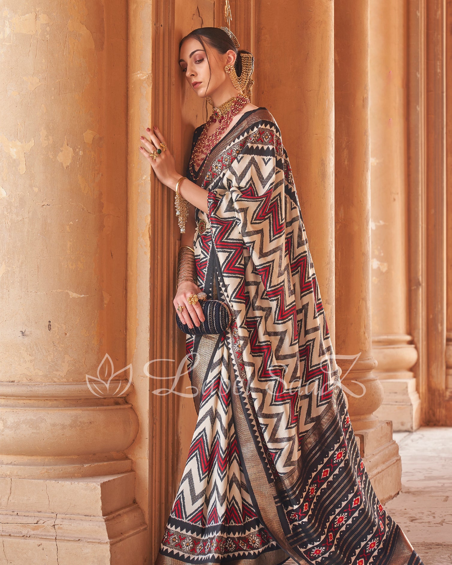 Maroon White Leheriya Pochompolly Ikat Saree
