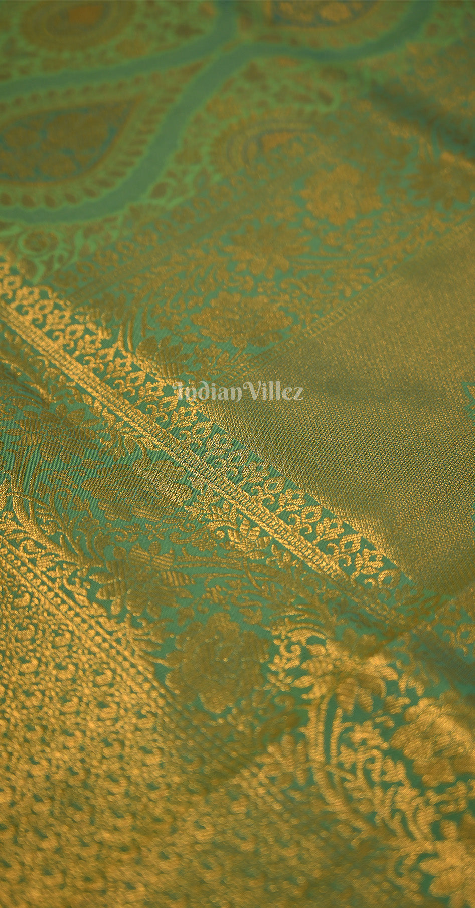 Parrot Green Golden Golden Weaving saree 