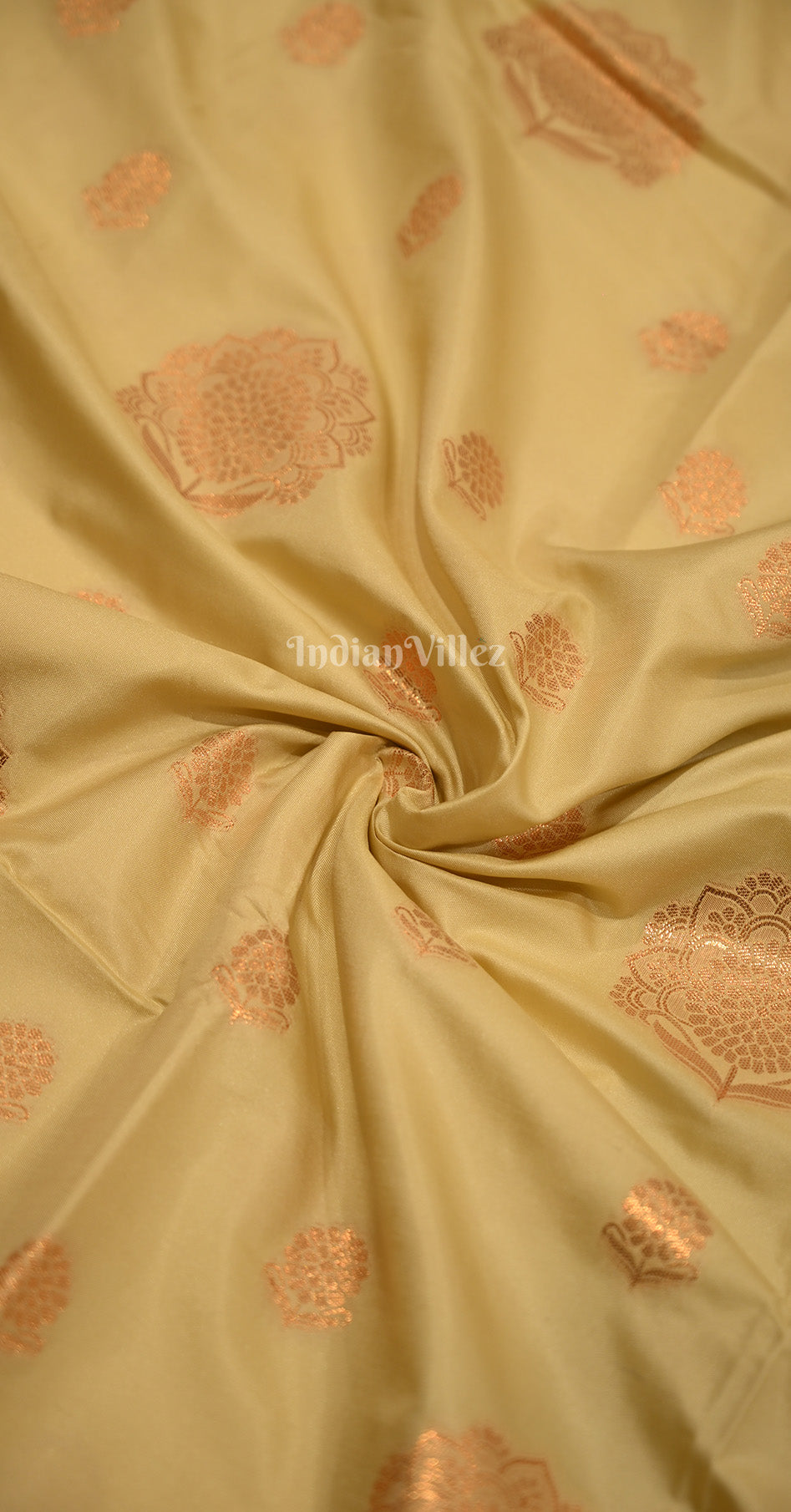 Off White Dual Tone Contrast Weaving Silk Saree