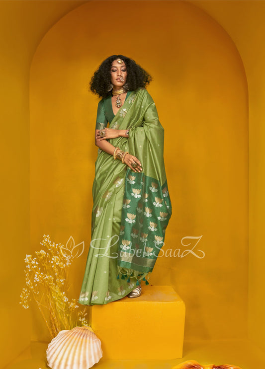 Parrot Green Lotus  Handloom Weaving Silk Saree