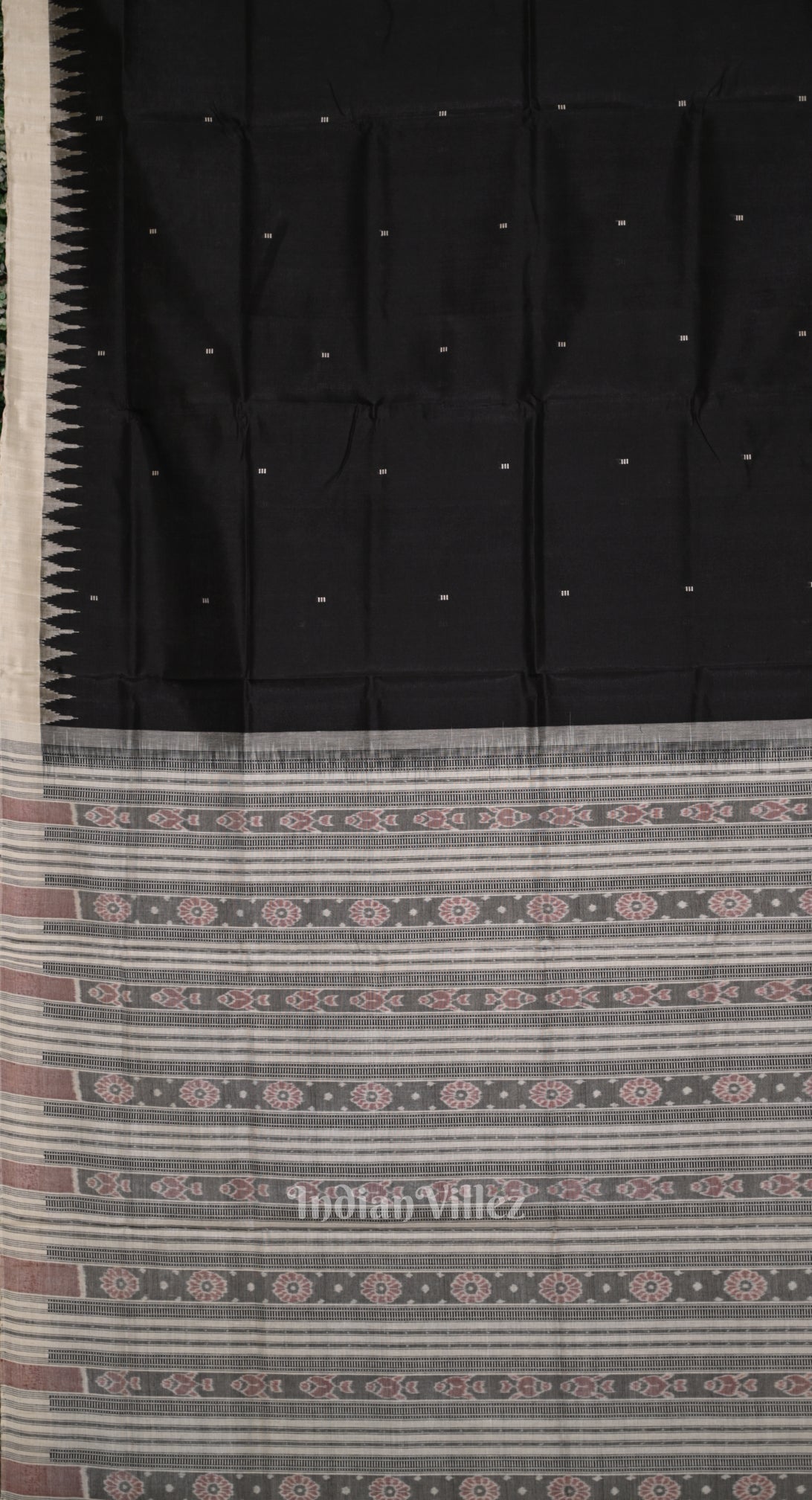 Black White Phoda Kumbha Tussar Silk Saree with Sarabandha Anchal 