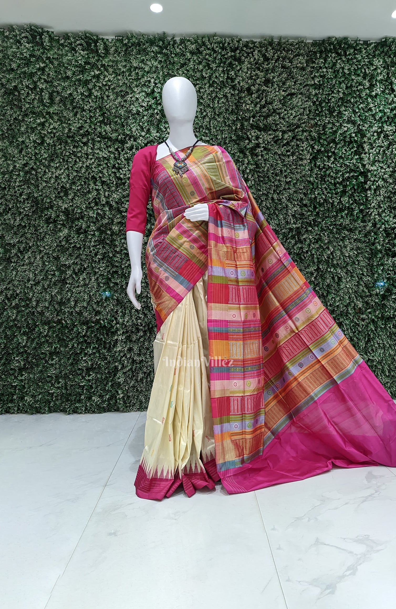 Off White Fish Motif Double Pallu Berhampuri Silk Saree