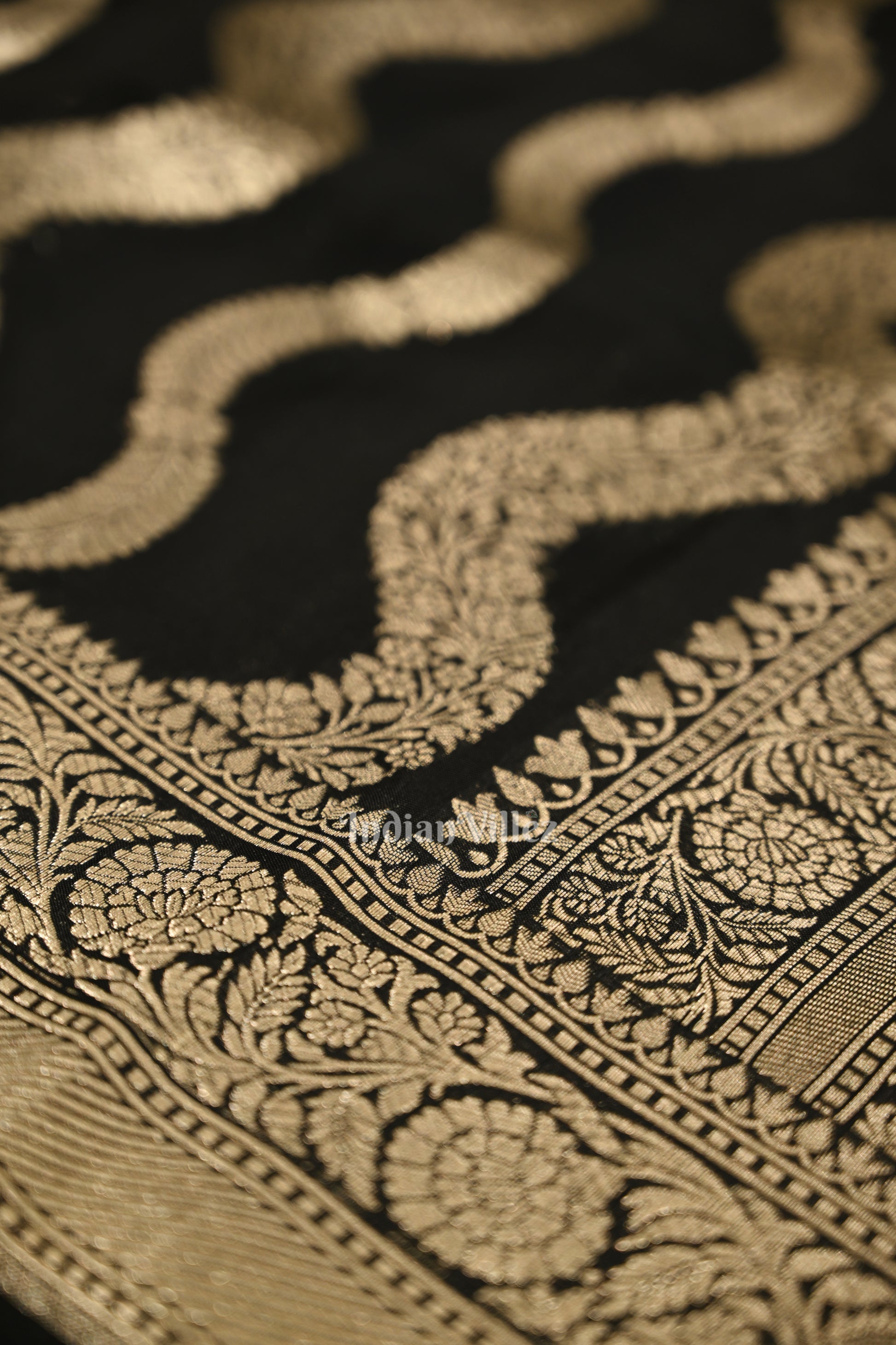  Elegant Black Meenakari Mashru Satin Silk Banarasi Saree 