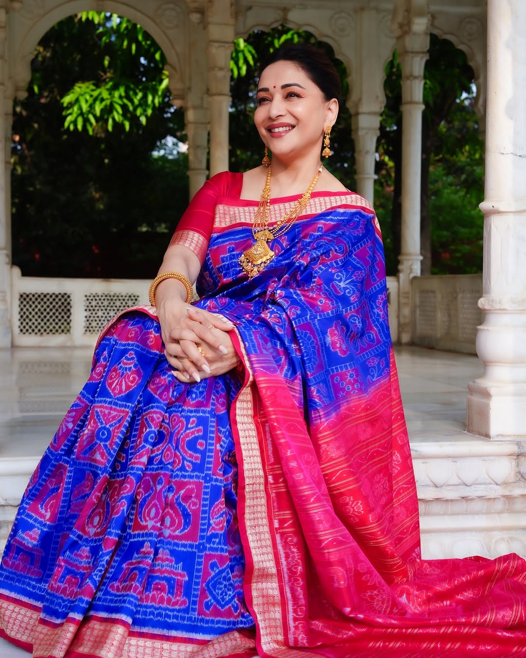 Madhuri Dixit Royal Blue Red Nabakothi Odisha Ikat Sambalpuri Silk Saree 