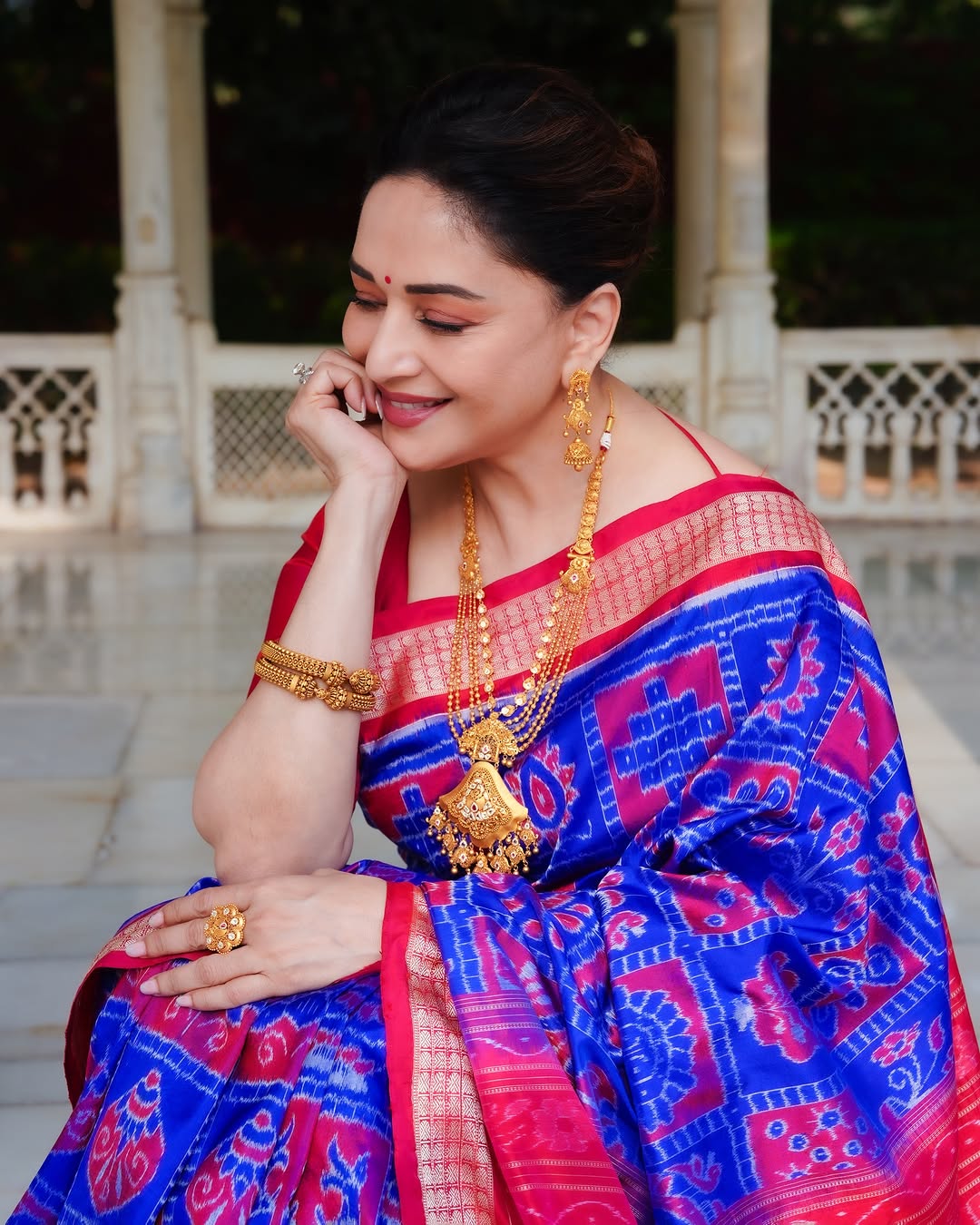 Madhuri Dixit Royal Blue Red Nabakothi Odisha Ikat Sambalpuri Silk Saree 