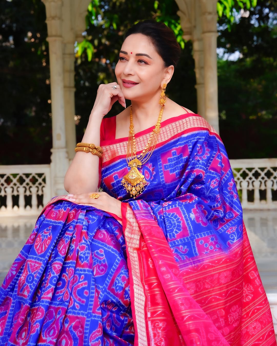 Madhuri Dixit Royal Blue Red Nabakothi Odisha Ikat Sambalpuri Silk Saree 