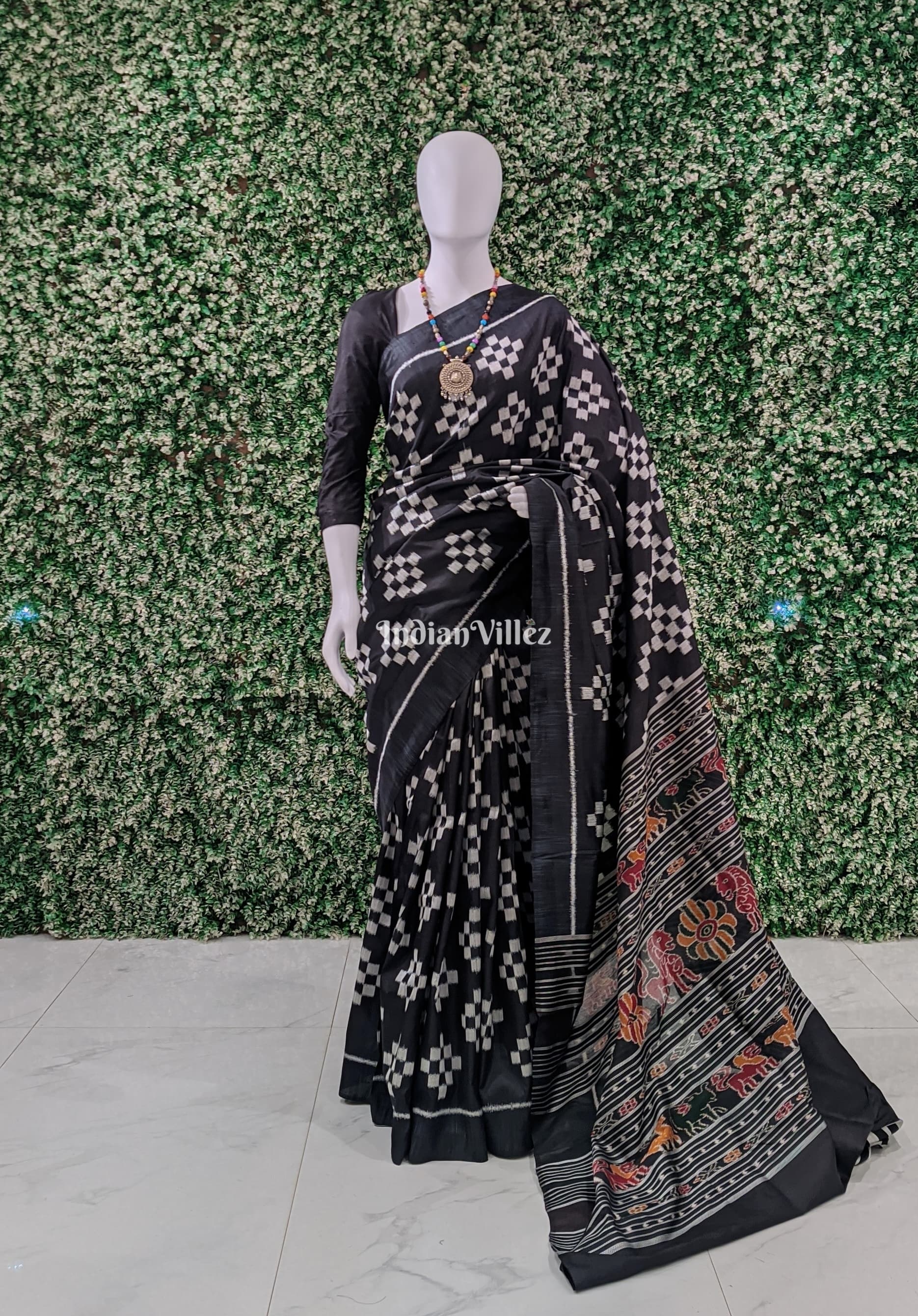 Black White Contemporary Odisha Ikat Pasapali Silk Saree