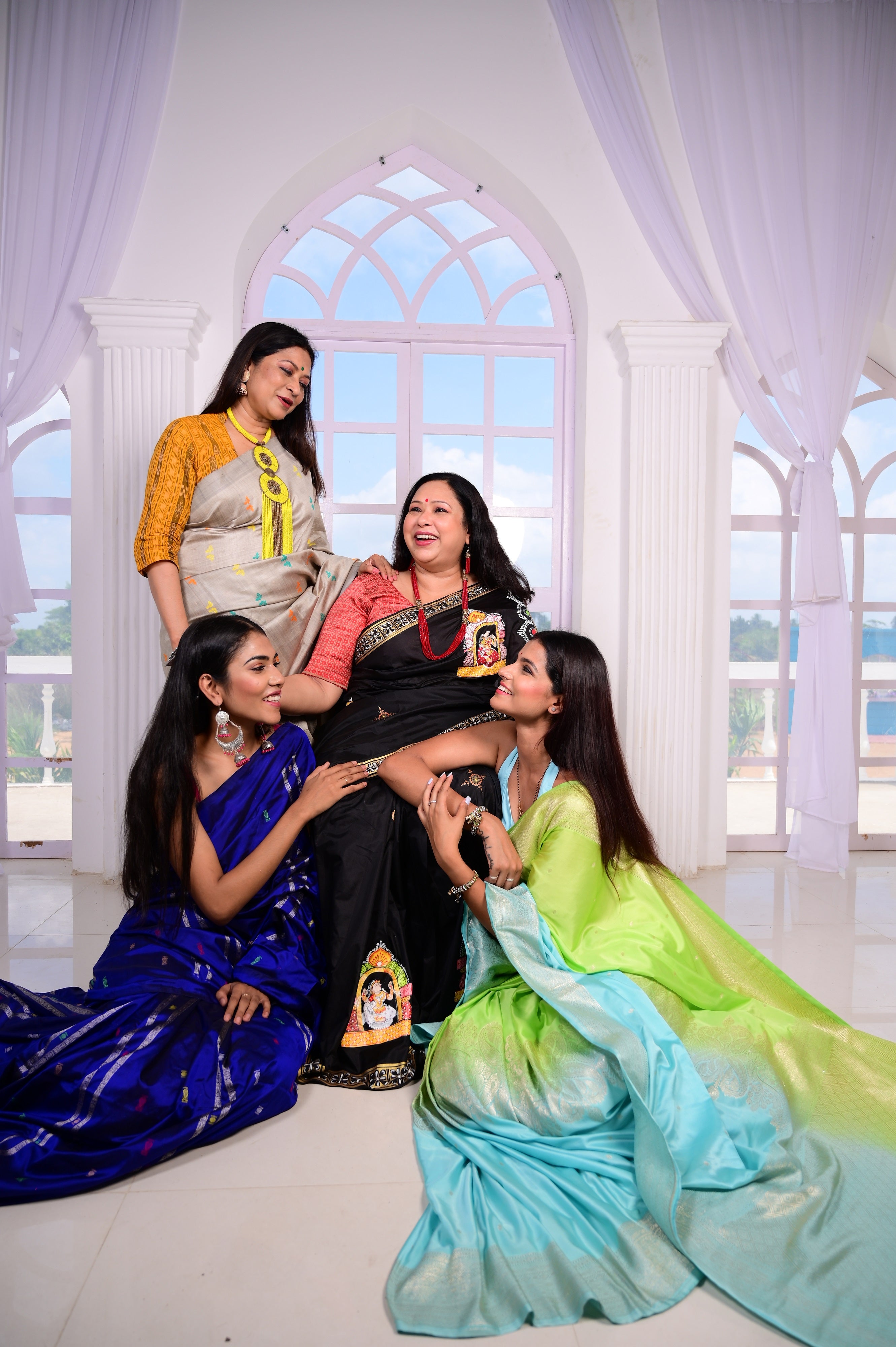 IndianVillèz Exclusive Indian Handloom Sarees and Handicrafts