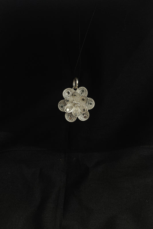 Classic Floral Design Silver Filigree Pendant 