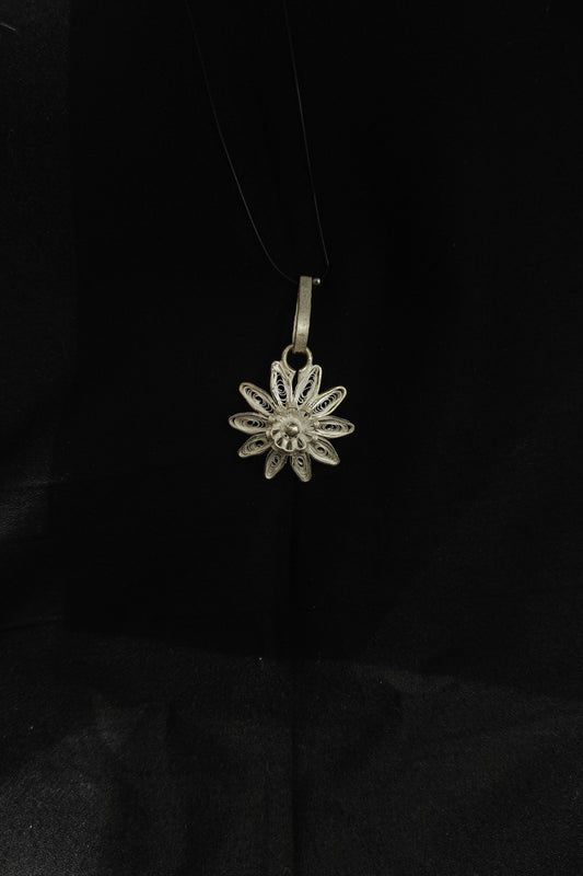 Lily Flower Design Silver Filigree Pendant