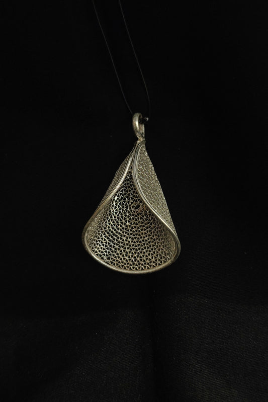 Petal Design Silver Filigree Pendant 