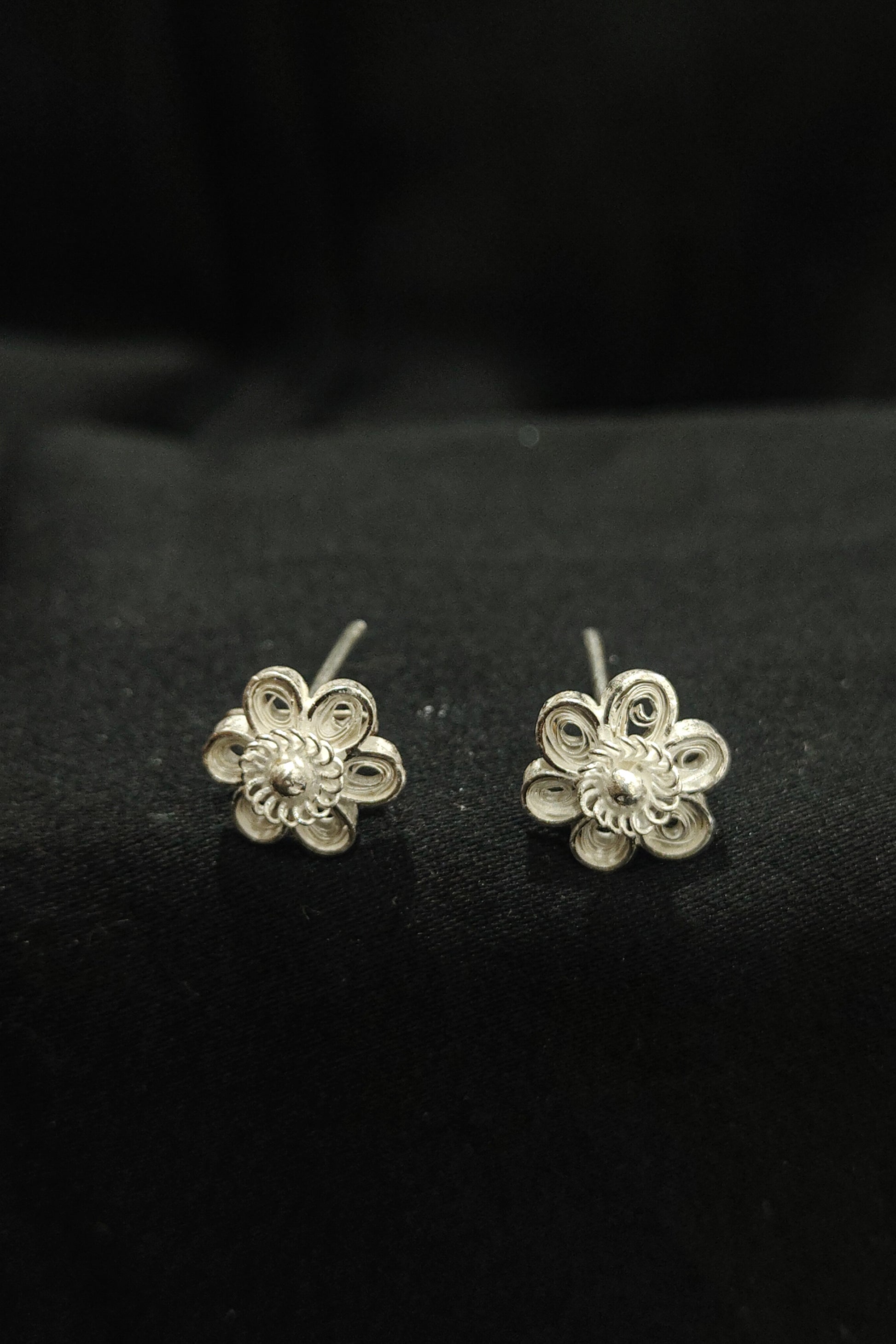 Classic Floral Silver Filigree Earrings Set 