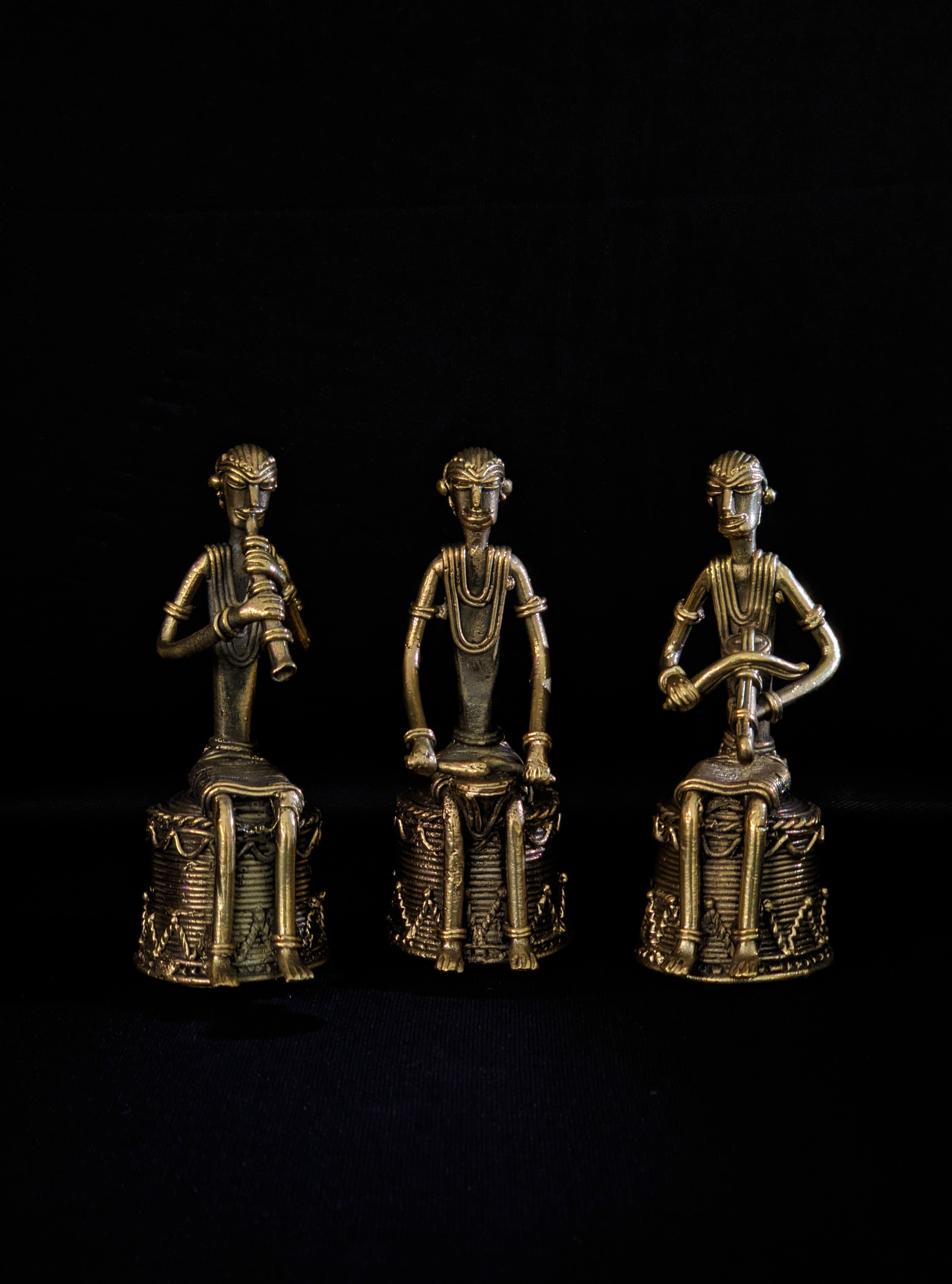 Dhokra - Tribal Musician sitting on base playing Kendra(1 PICES)