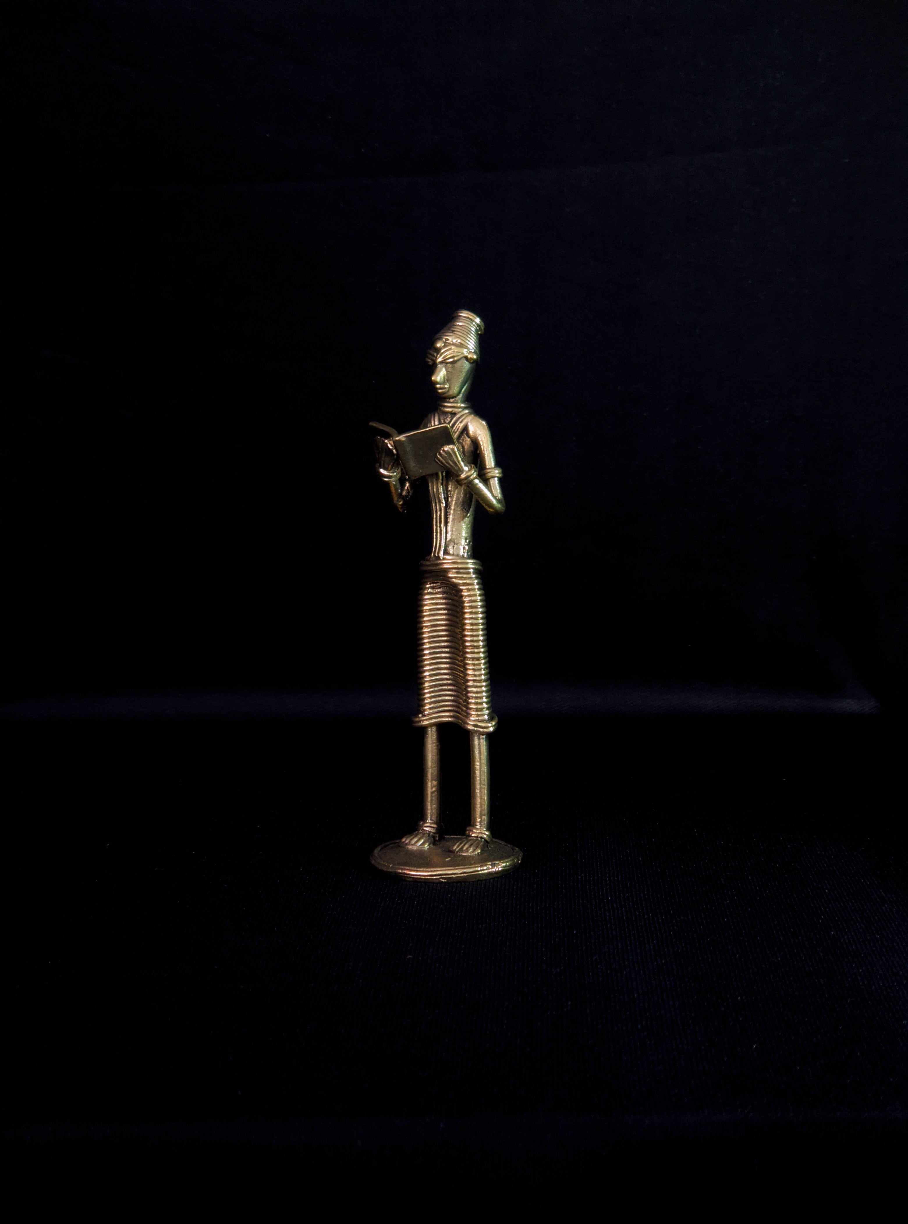 Dhokra - Standing reading