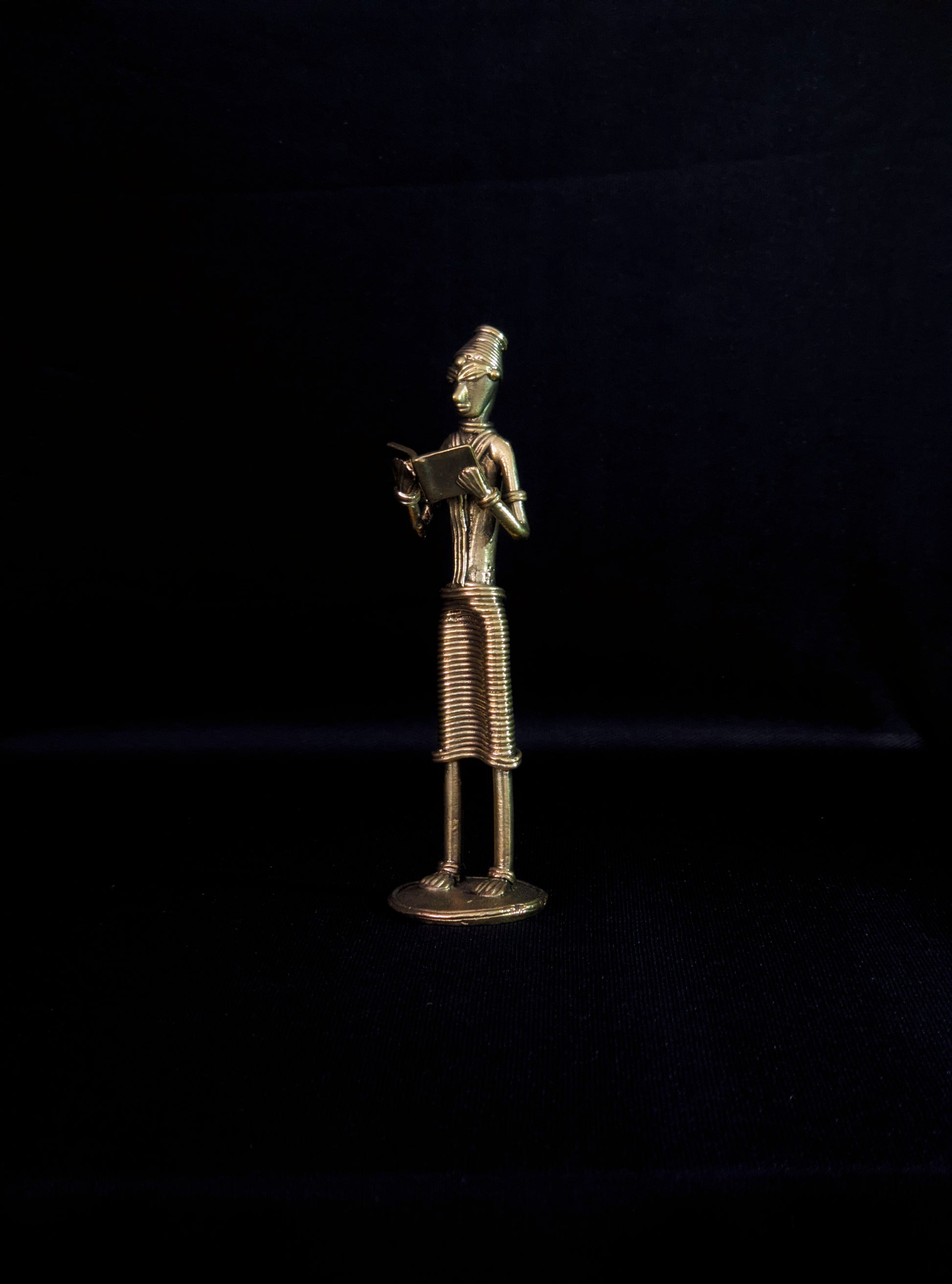 Dhokra - Standing reading