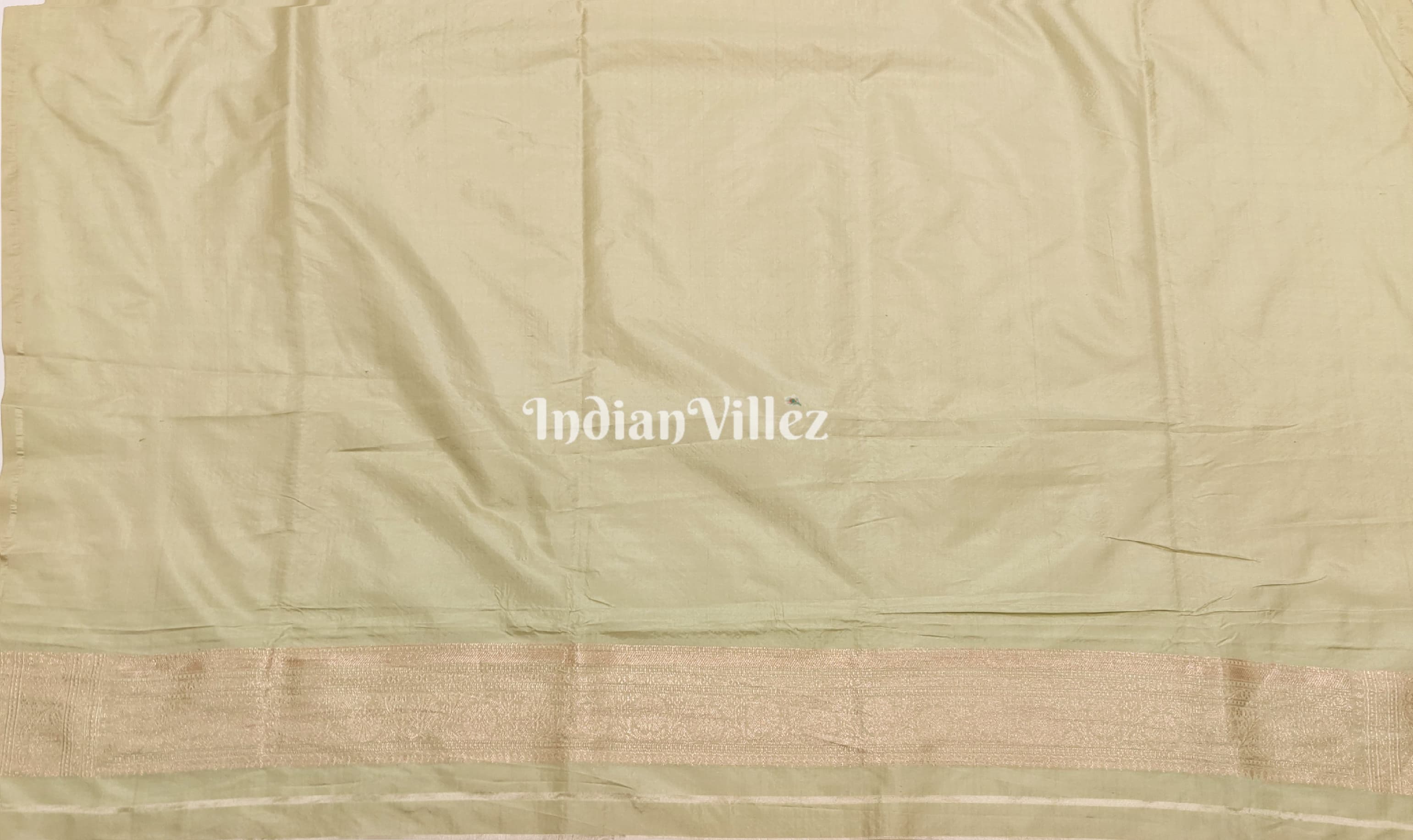 Exclusive Floral Design Banarasi Silk Saree With Tissue Work