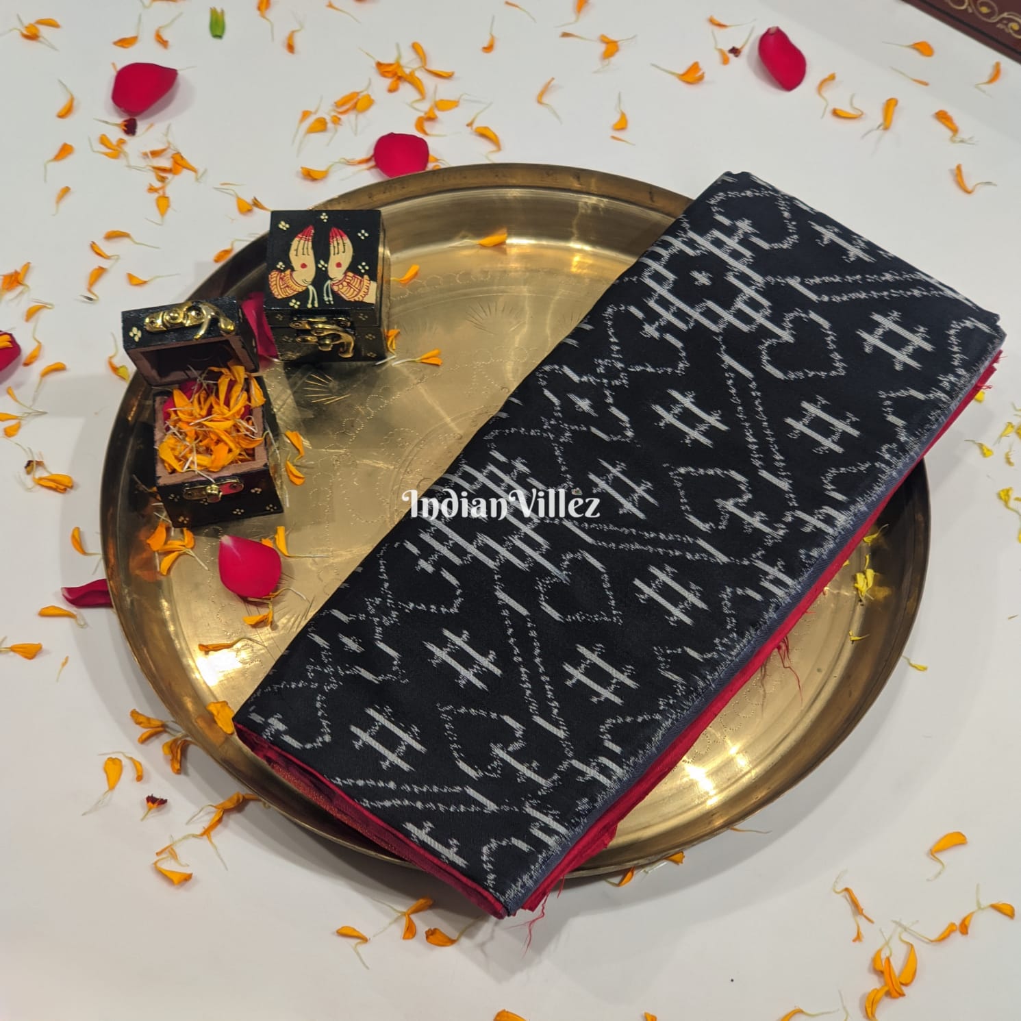 Black Gray Red Silk Handloom Pochampally Ikkat Saree